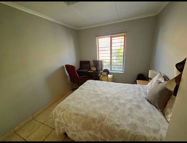 2 BEDROOM TOWNHOUSE FOR SALE IN JEFFREYS BAY CENTRAL